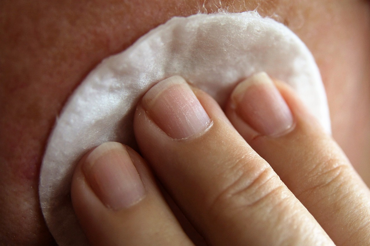 Les propriétés exfoliantes de l’eau de mer dans les soins du visage